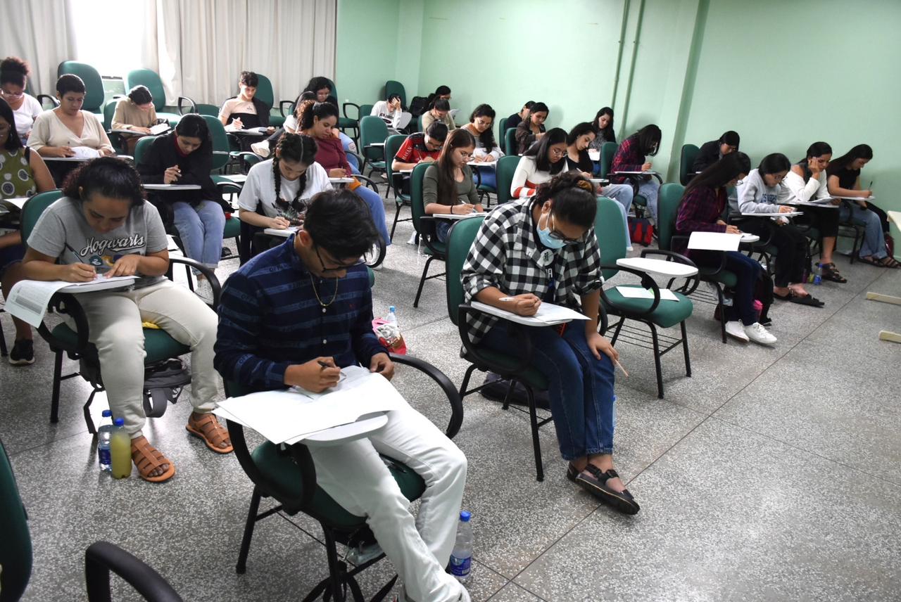 Mais de 23 mil pessoas iniciam a disputa por vagas no vestibular da UEA 2023, acesso 2024