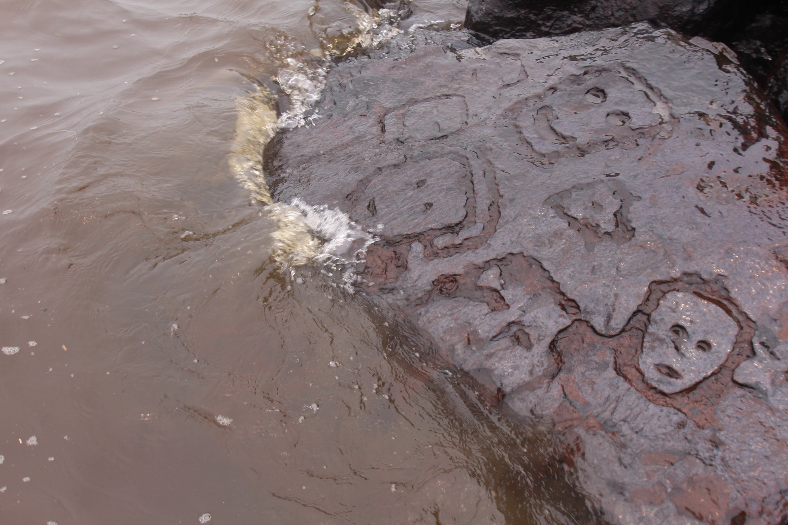 Mal traçadas linhas da história de Manaus