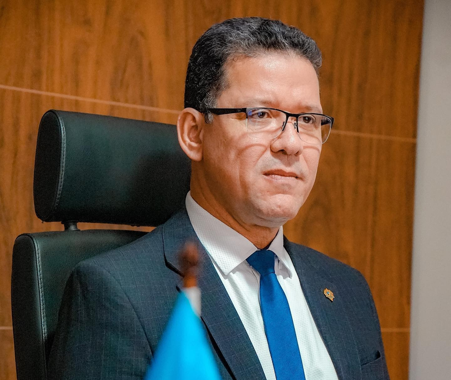 Justiça de Rondônia mantém condenação de governador por propaganda irregular