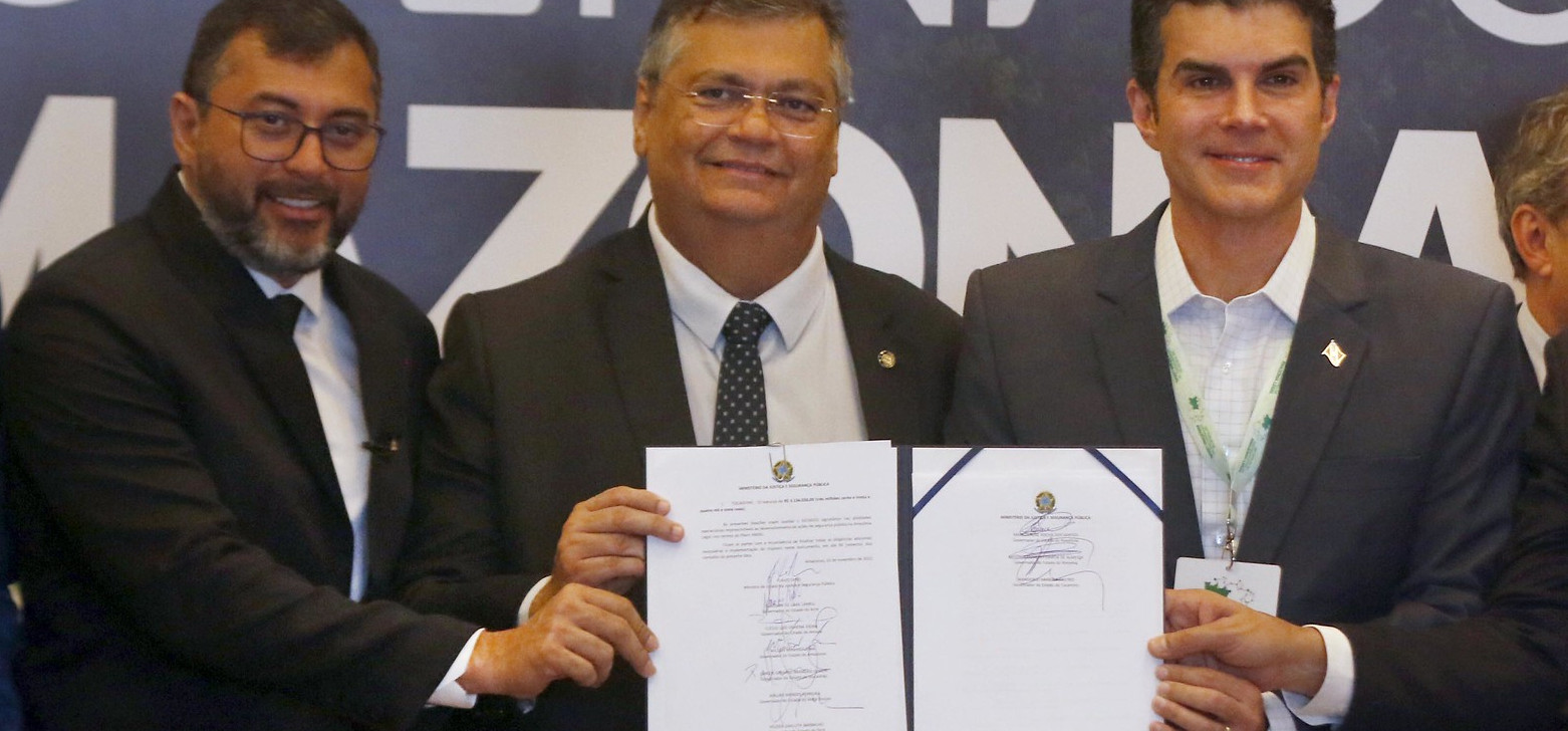 Flávio Dino anuncia aumento de efetivo da segurança para combate à criminalidade no AM