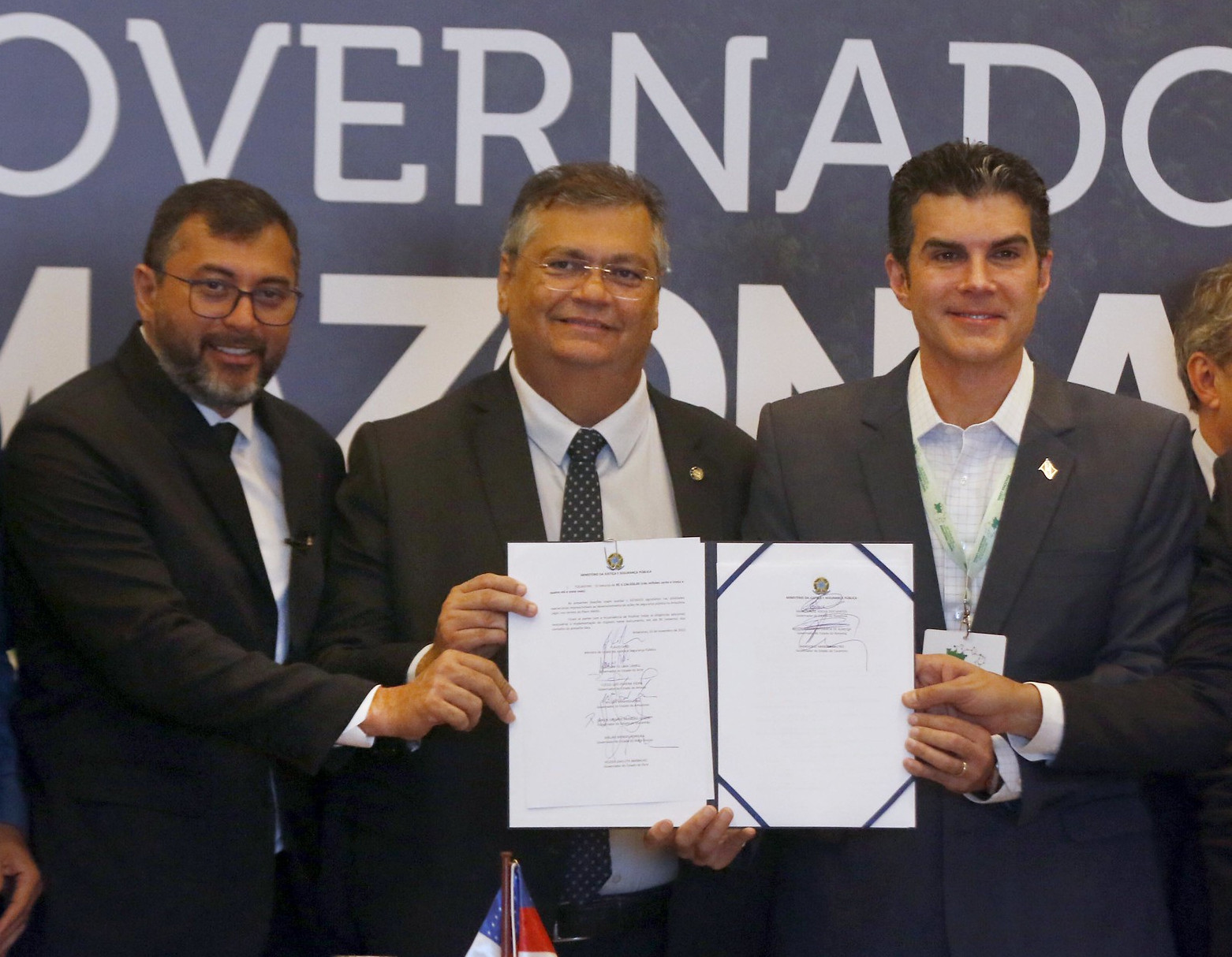 Flávio Dino anuncia aumento de efetivo da segurança para combate à criminalidade no AM