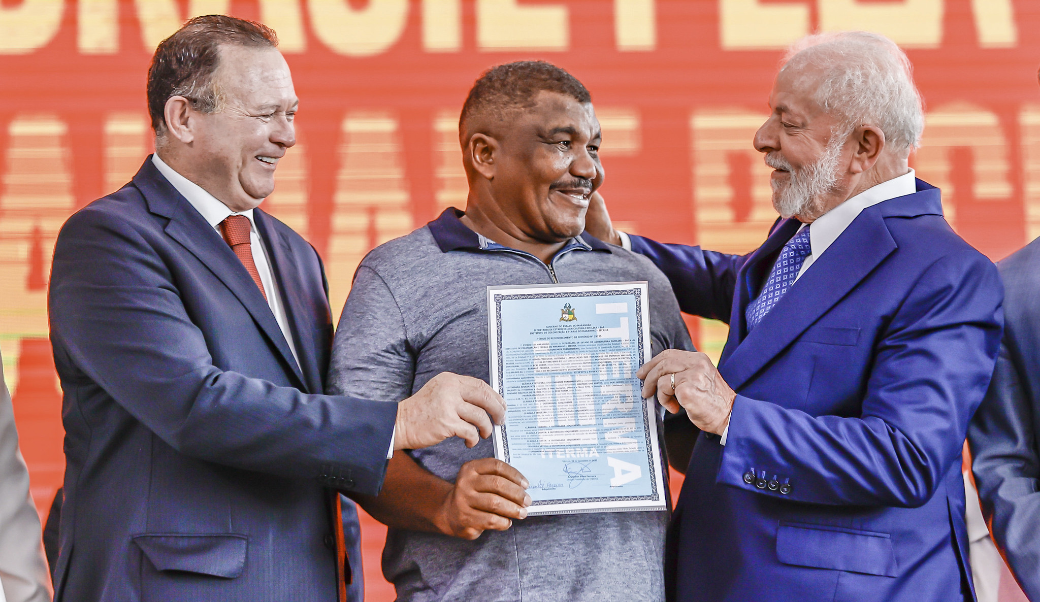 Lula entrega títulos de terra para mais de 300 famílias quilombolas