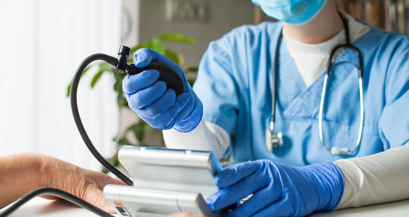 Percentual de pessoas que convive com doenças crônicas é 50% maior entre pessoas pretas