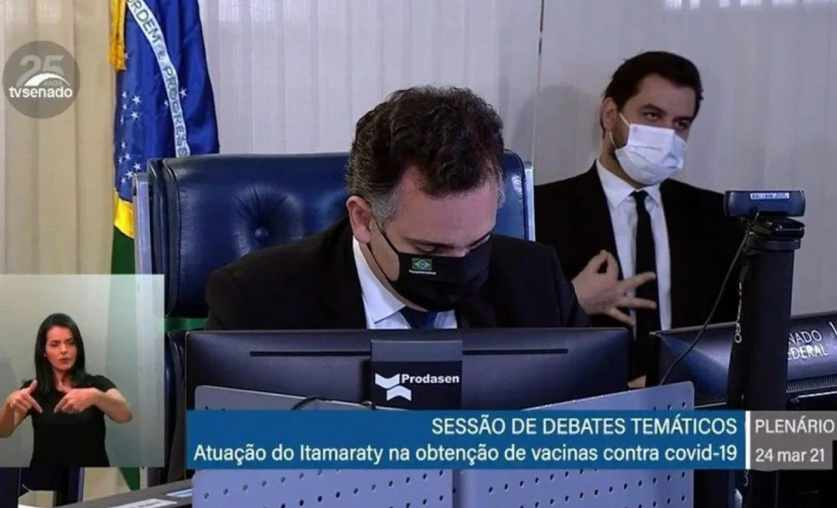 Ex-assessor de Jair Bolsonaro acusado de gesto racista tem ação continuada pelo TRF1