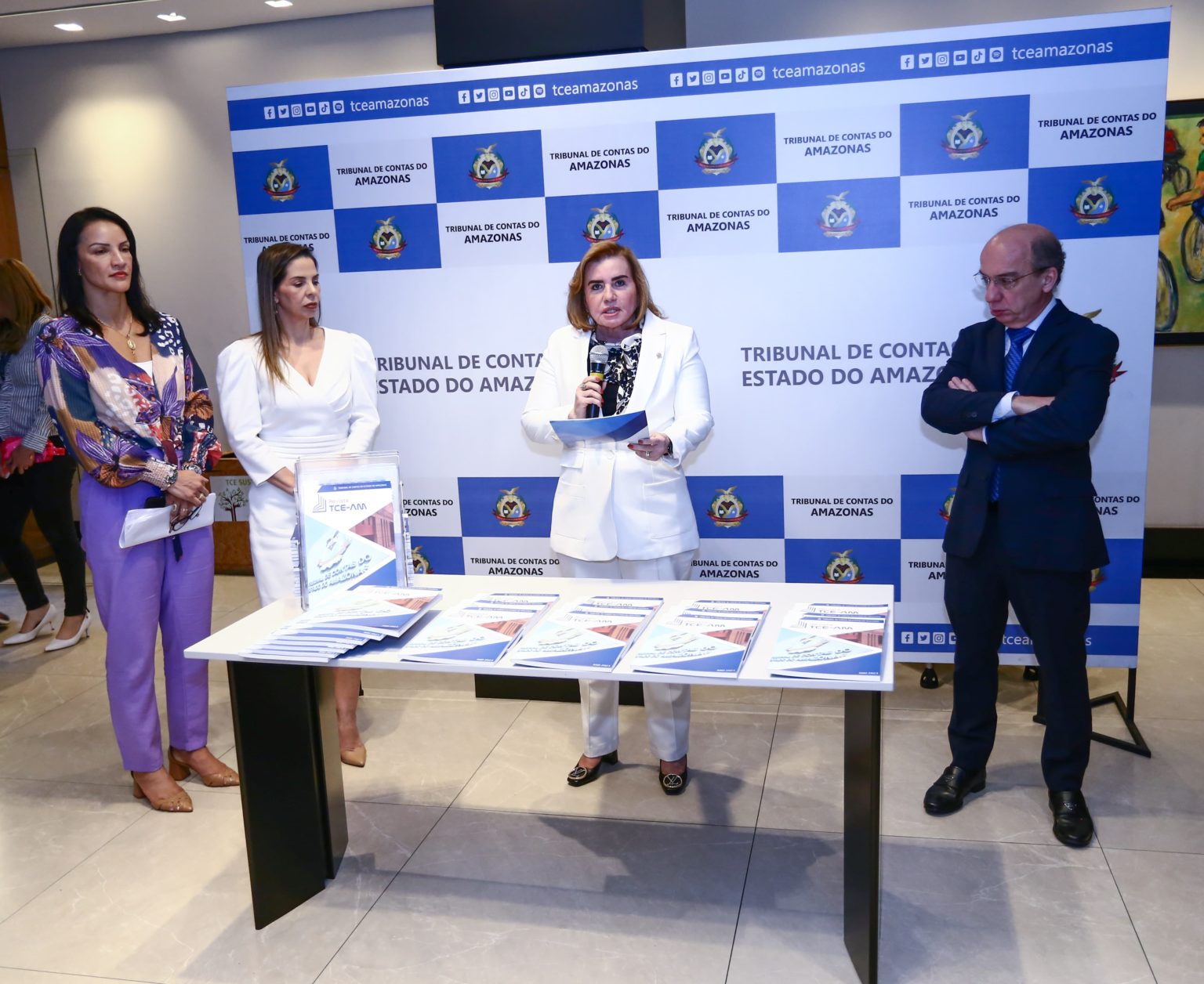 TCE-AM apresenta Revista Científica com artigos sobre atividades da Corte de Contas