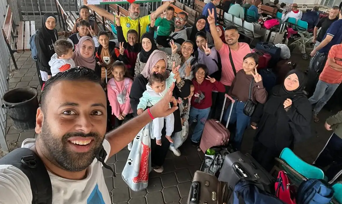 Grupo de brasileiros que aguardava repatriação em Gaza consegue cruzar fronteira com Egito