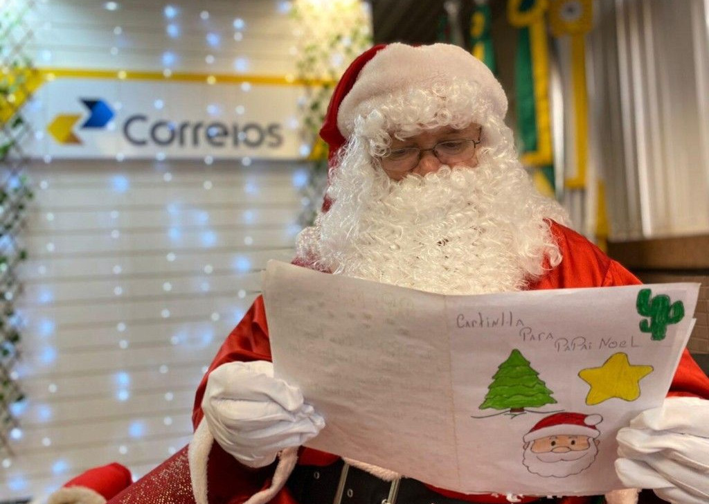 Campanha Papai Noel 2023: cartinhas já podem ser adotadas nos Correios