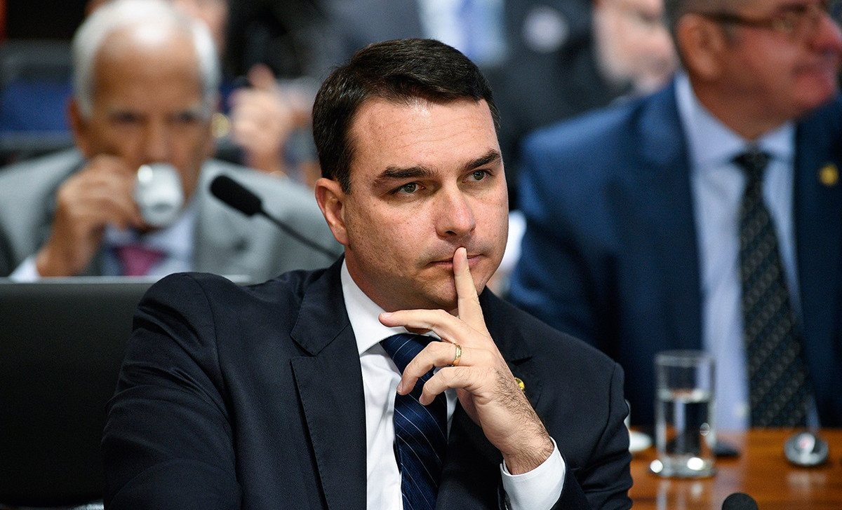 Flávio Bolsonaro é criticado por parlamentares do AM após ataque à Zona Franca de Manaus