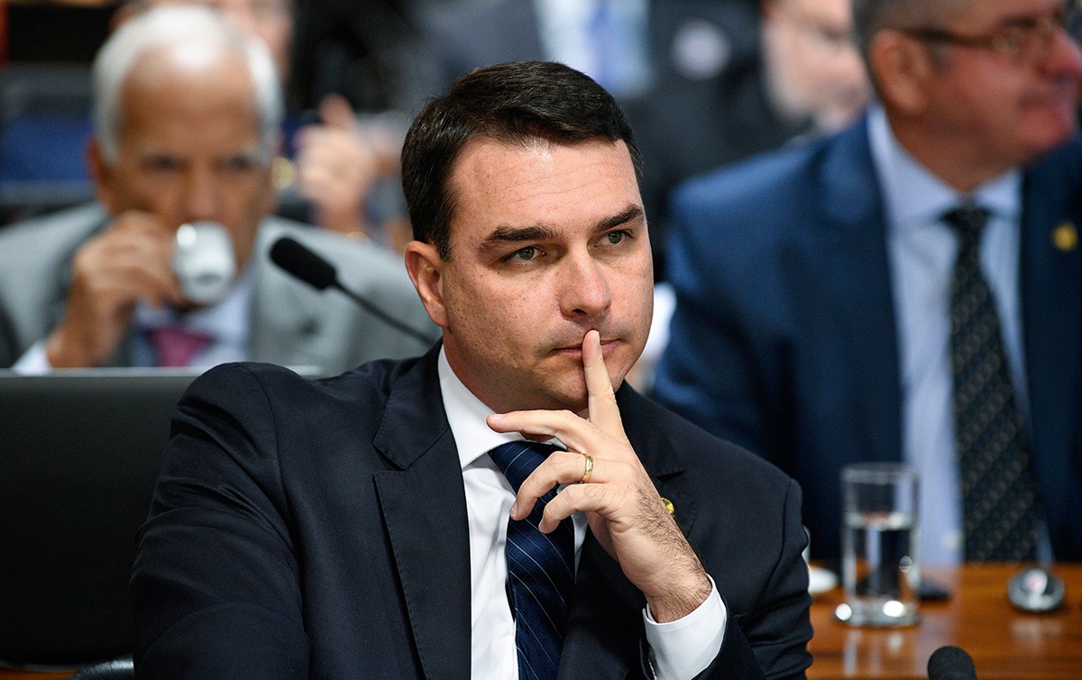 Flávio Bolsonaro é criticado por parlamentares do AM após ataque à Zona Franca de Manaus