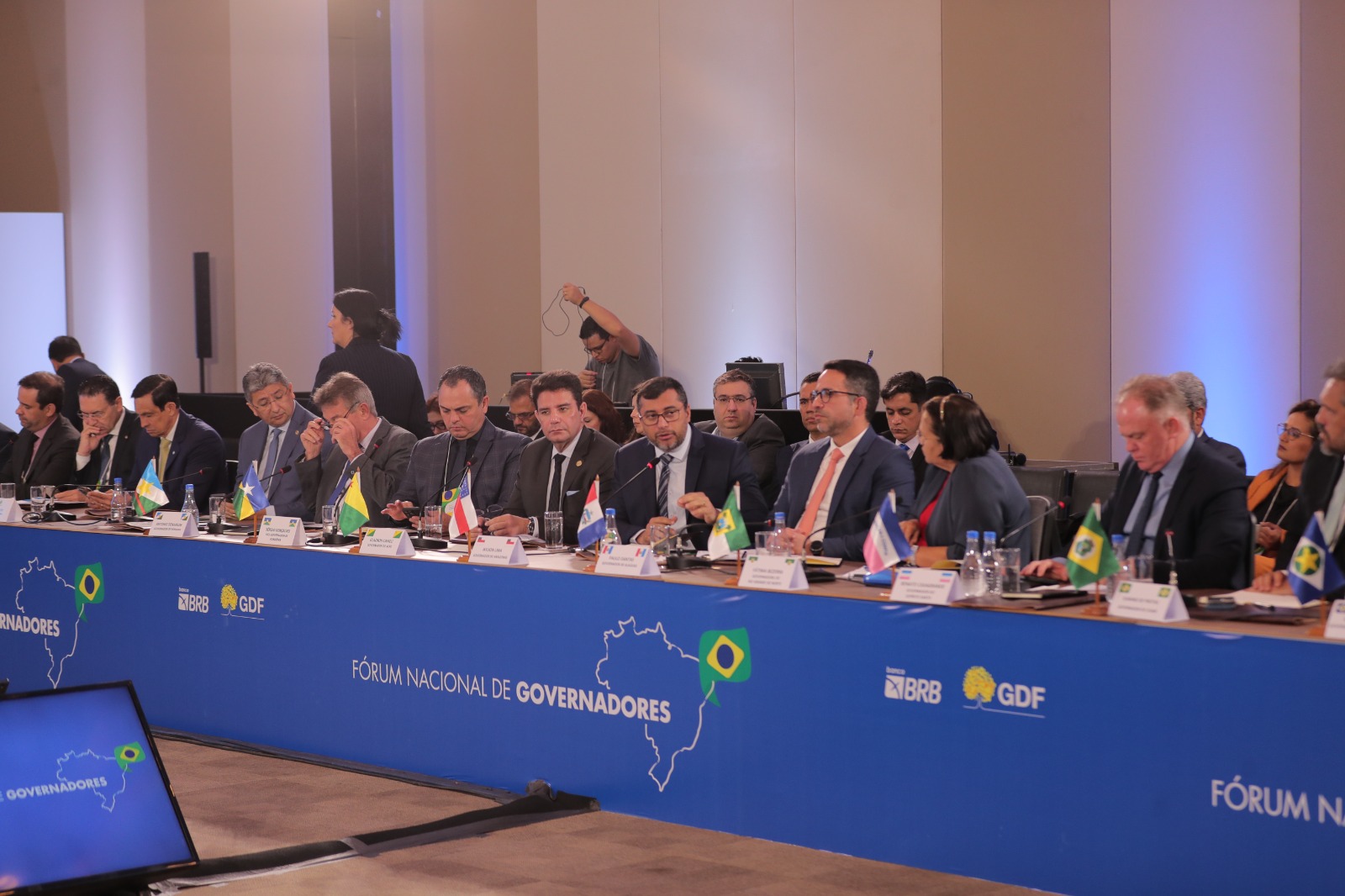 Em Manaus, governadores da Amazônia discutem  desenvolvimento sustentável