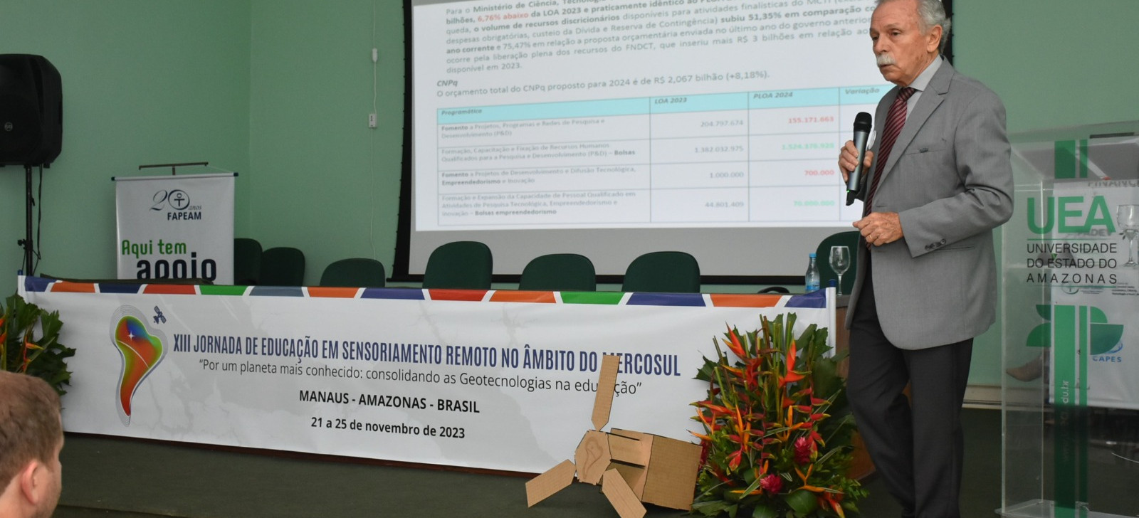 UEA promove jornada de educação e discute sobre ciência na Amazônia com presidente do CNPq