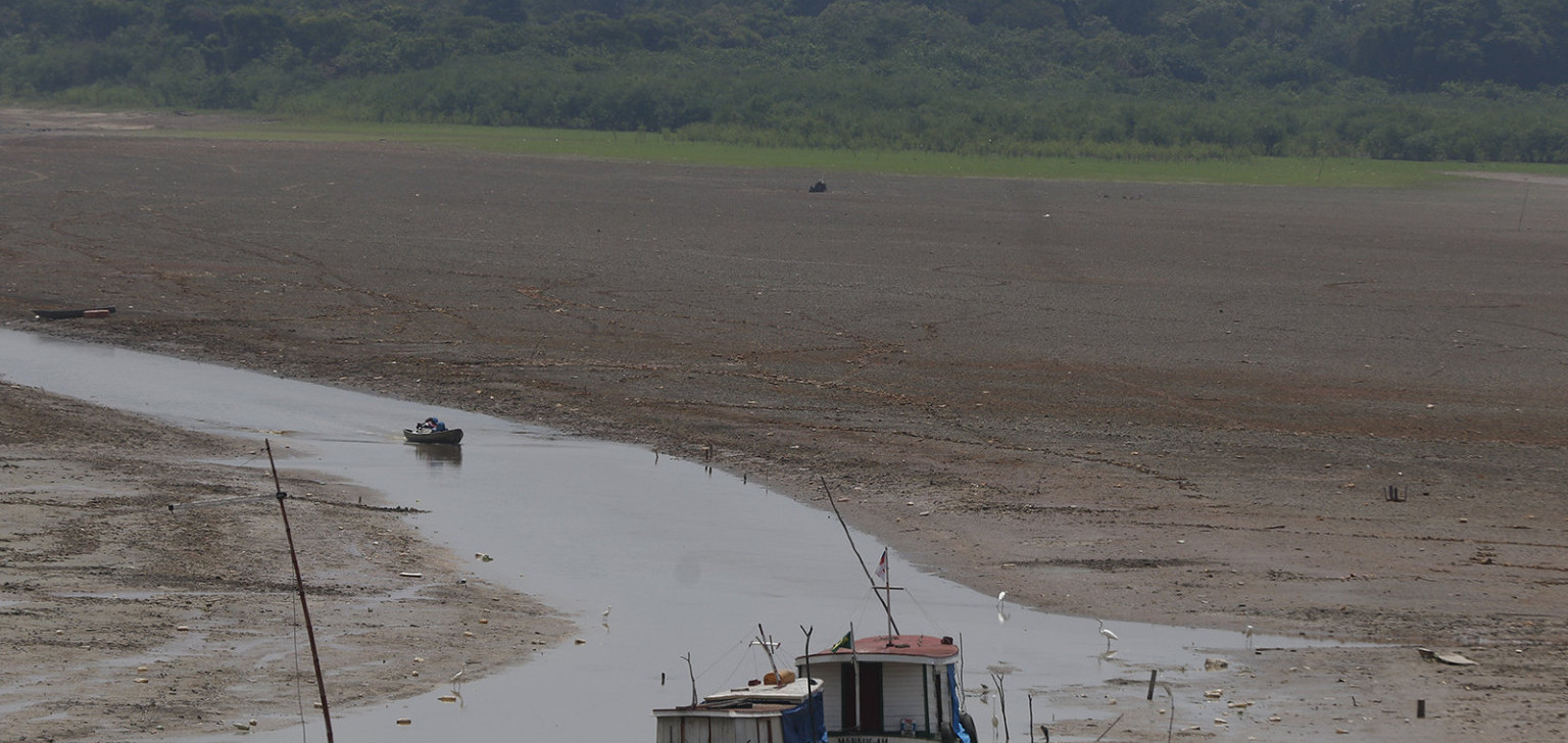 Seca no Lago do Aleixo, em Manaus; estiagem severa fez lago chegar ao extremo da seca (Ricardo Oliveira/26.set.2023/Revista Cenarium)