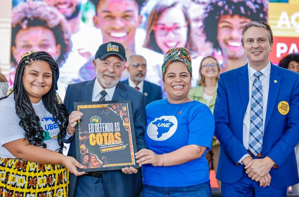 Lula sanciona lei que revisa sistema de cotas no Brasil