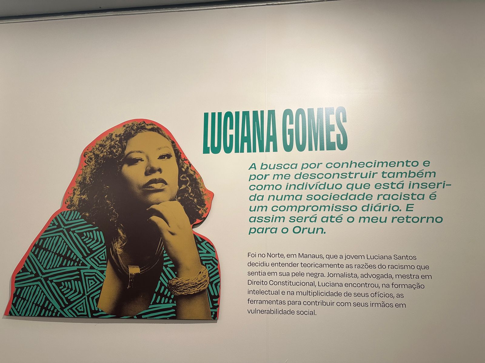 Apresentadora do Cenarium Diversidade é homenageada em exposição na Câmara dos Deputados