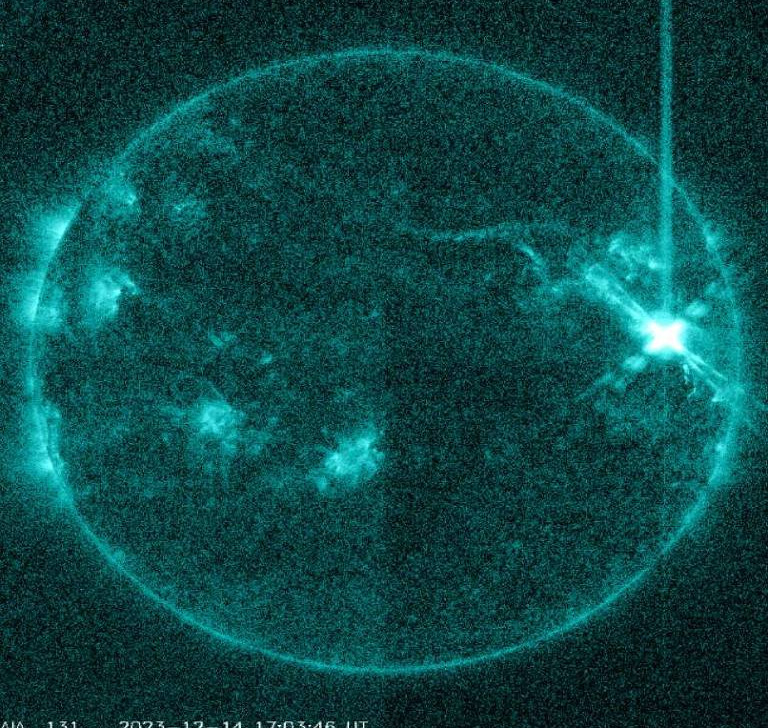 Explosão solar de maior intensidade em 6 anos provoca apagão em rádios norte-americanos