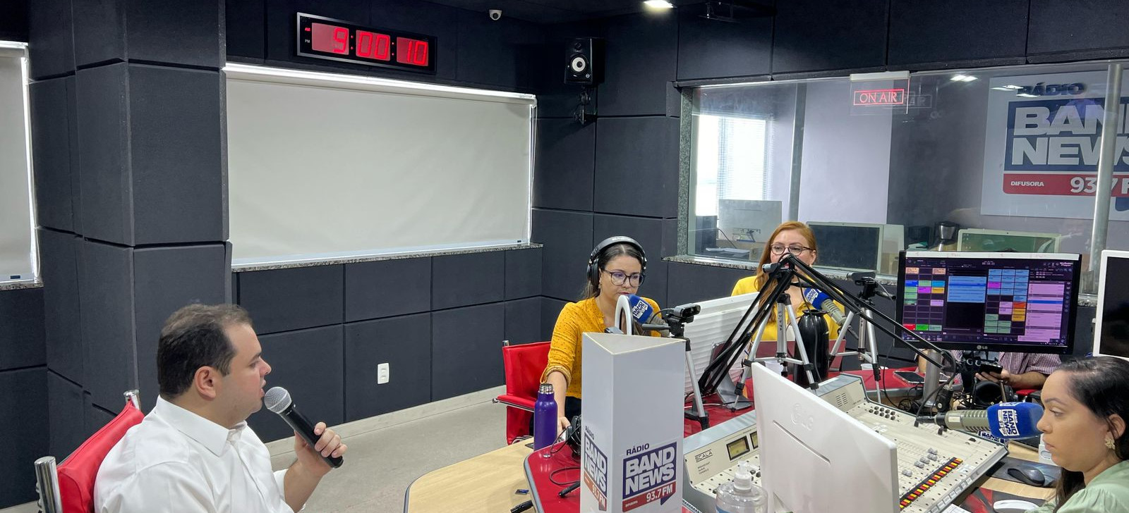 Roberto Cidade presta conta de presidência na Aleam e atuação parlamentar