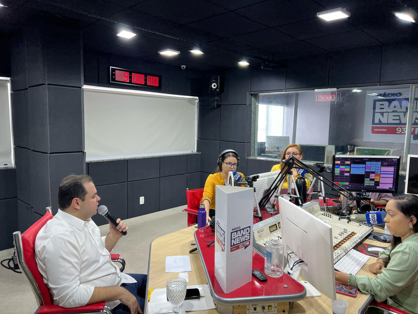 Roberto Cidade presta conta de presidência na Aleam e atuação parlamentar