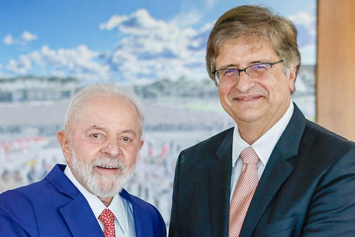 Em posse de Gonet, Lula solicita resistência a pressões políticas