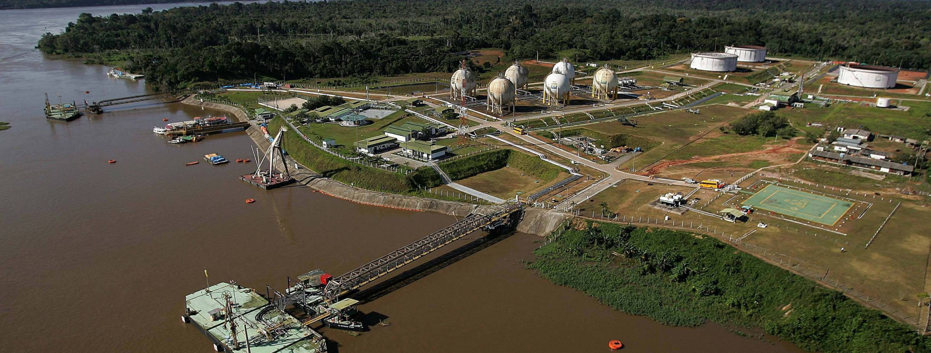 Vista aérea do gasoduto Urucu-Coari-Manaus, que liga o Polo Arara, localizado na região petrolífera de Urucu à Refinaria Isaac Sabbá em Manaus (Ricardo Stuckert/1°.jul.2006/Divulgação/Petrobras)