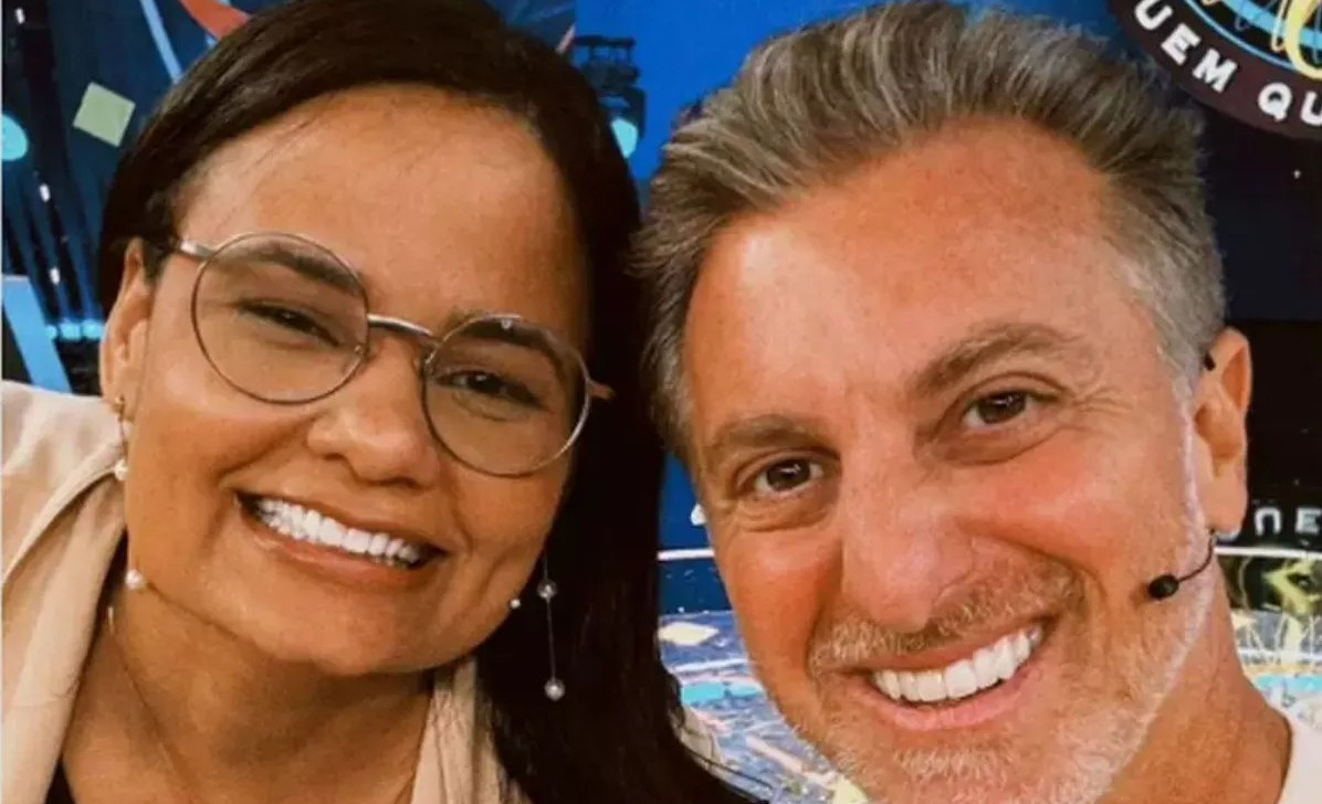 Jullie Dutra e Luciano Huck; jornalista foi a primeira a conquistar o grande prêmio. (Reprodução/Instagram)