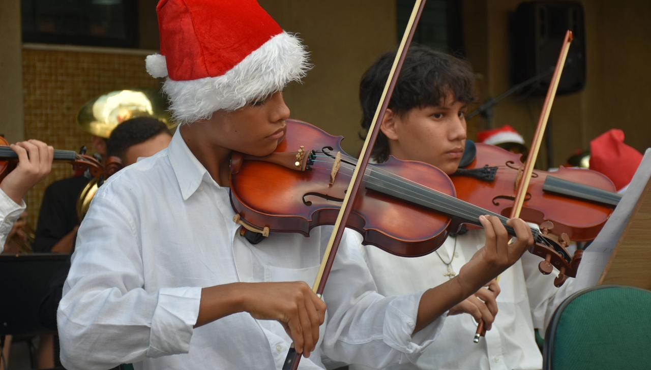 ‘Natal em Todos os Tempos’: UEA faz espetáculo com participação de funcionários e alunos
