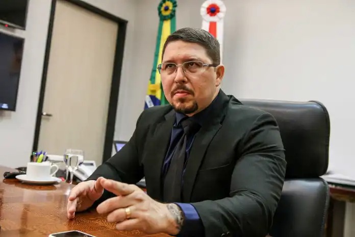 PT nacional contradiz filiação de Carlos Almeida; sigla decide vínculo em janeiro