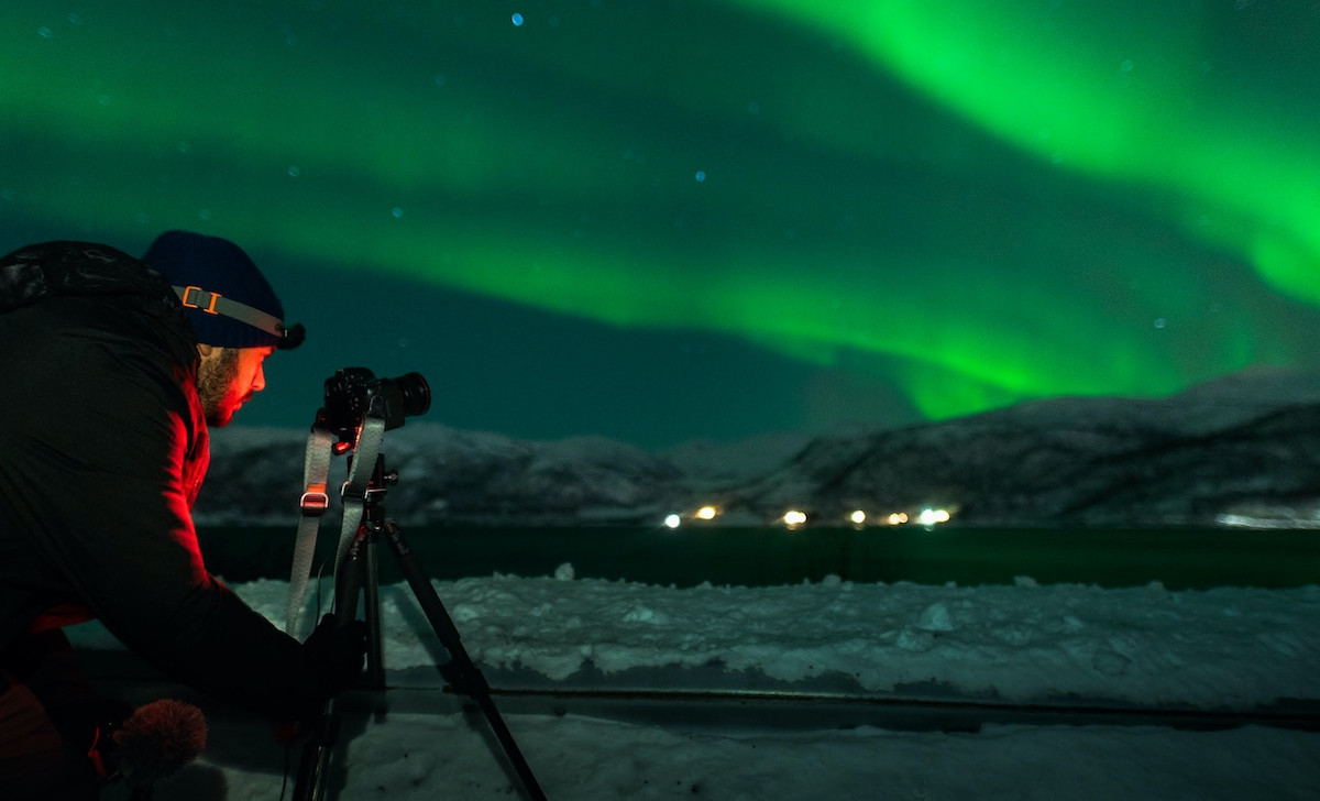 Pessoa registra aurora boreal (Marcello Cavalcanti/Pixel Expedições)