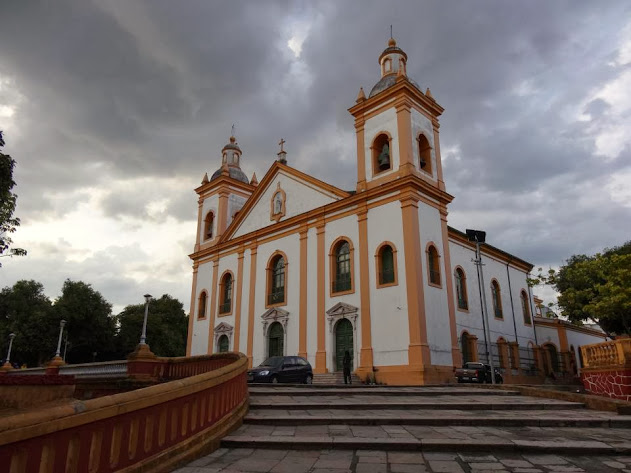 Especialistas criticam comparação entre quantidade de igrejas e escolas