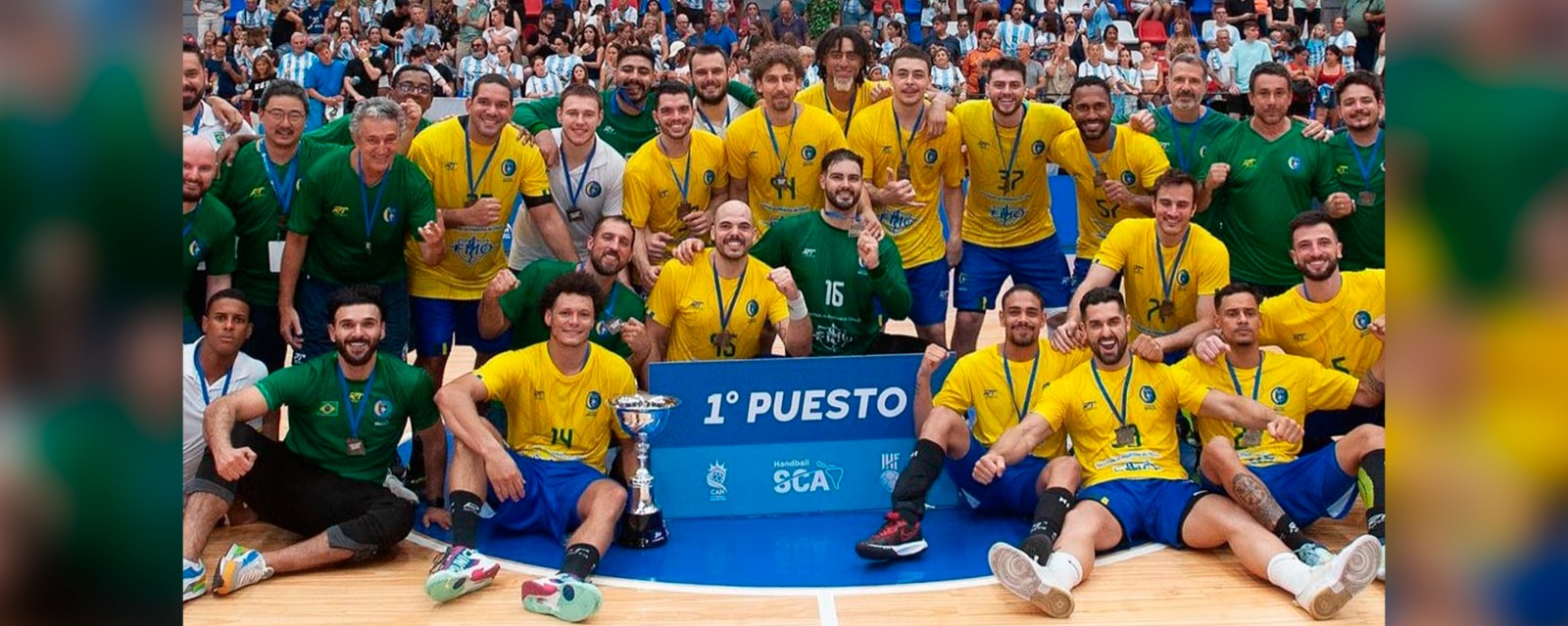 A seleção brasileira masculina de handebol (Reprodução/Redes Sociais/@thiaguspetrus)