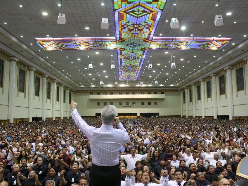Crescimento de igrejas reforça necessidade de contrapartida social, apontam analistas