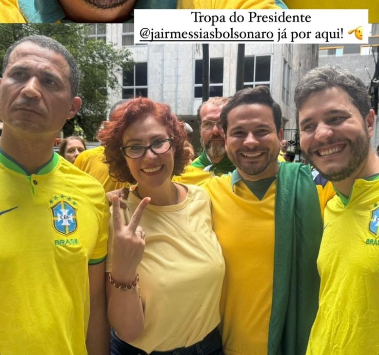 Deputado Federal Capitão Alberto Neto, ao lado de Carla Zambelli, a esquerda (Reprodução/ Redes Sociais)