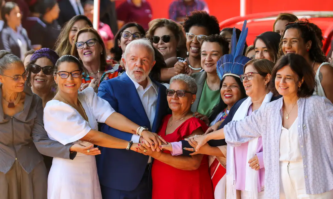Lula afirma que direitos das mulheres são conquistas, não concessões