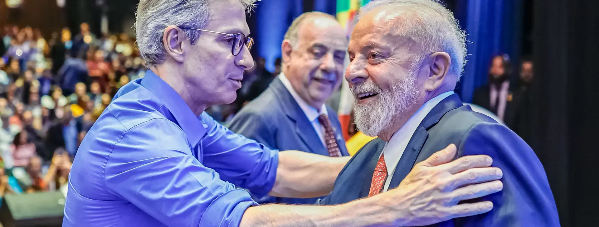 Em aceno a Lula, governador de Minas Gerais diz que presidente é tão democrata quanto ele