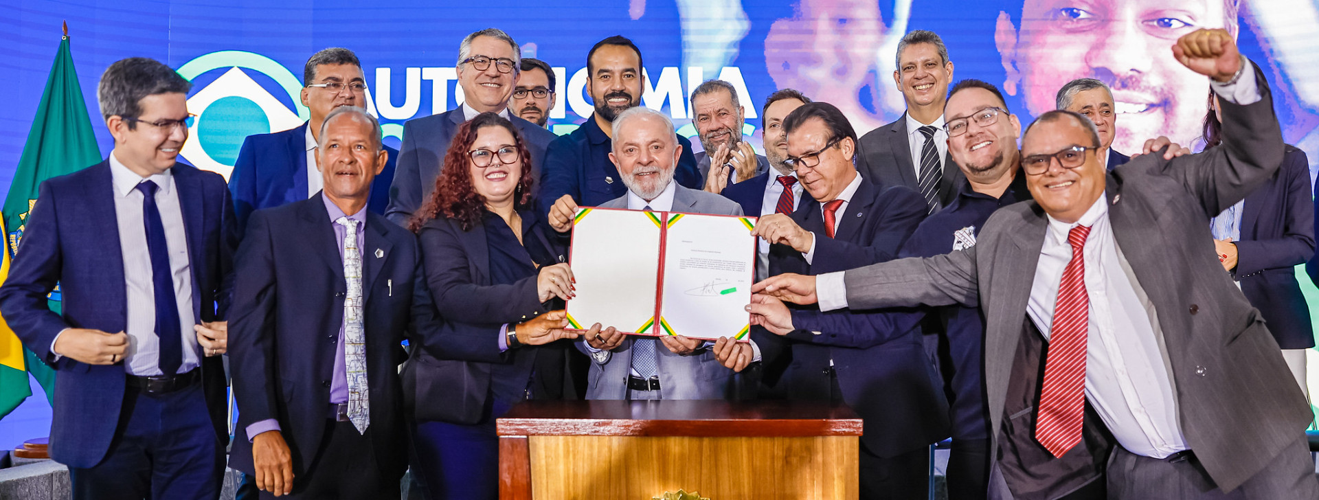 Lula assina proposta que regulamenta trabalho de motoristas de aplicativo