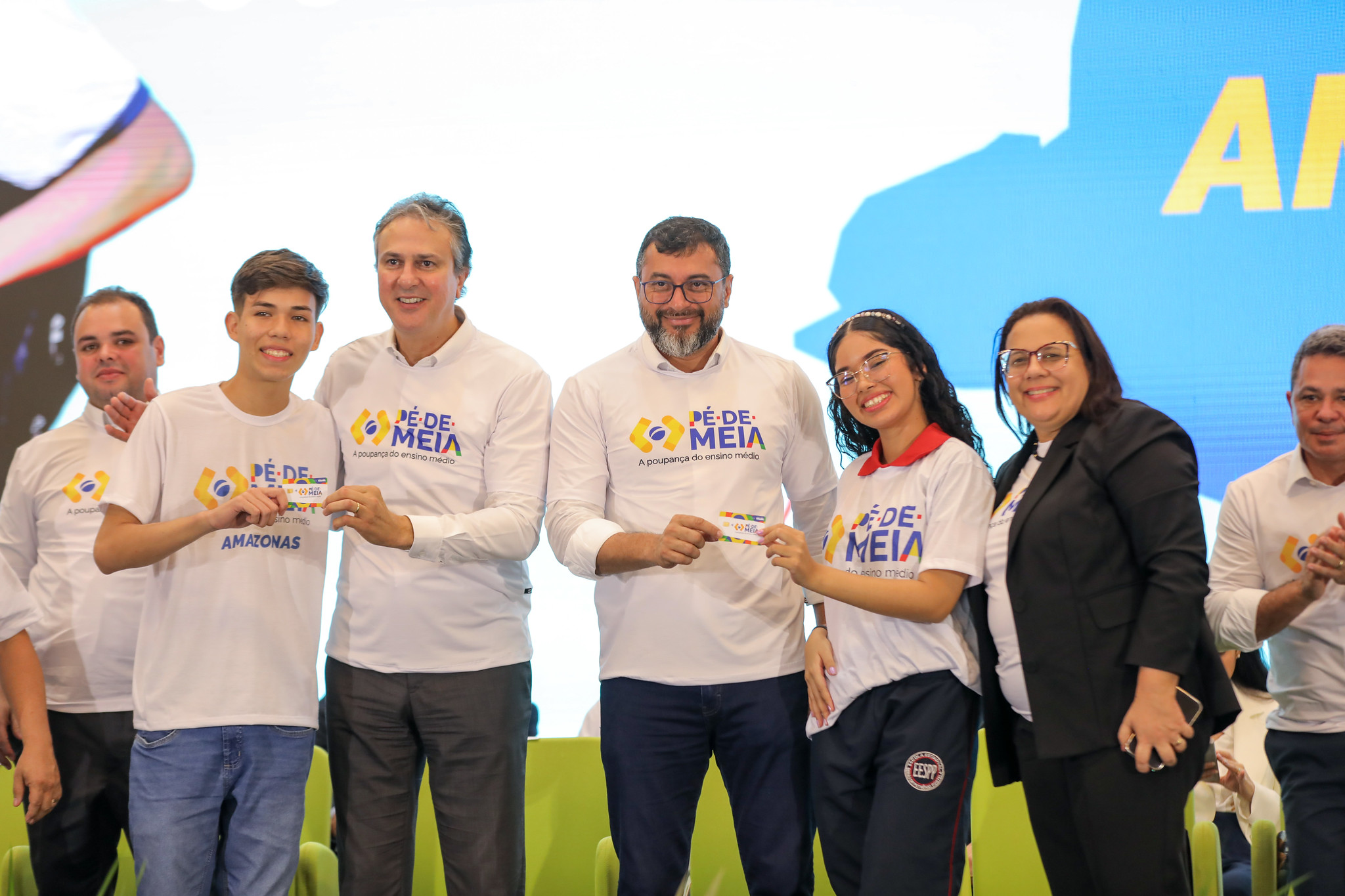 ‘Pé-de-Meia’: mais de 100 mil alunos de baixa renda são beneficiados no AM