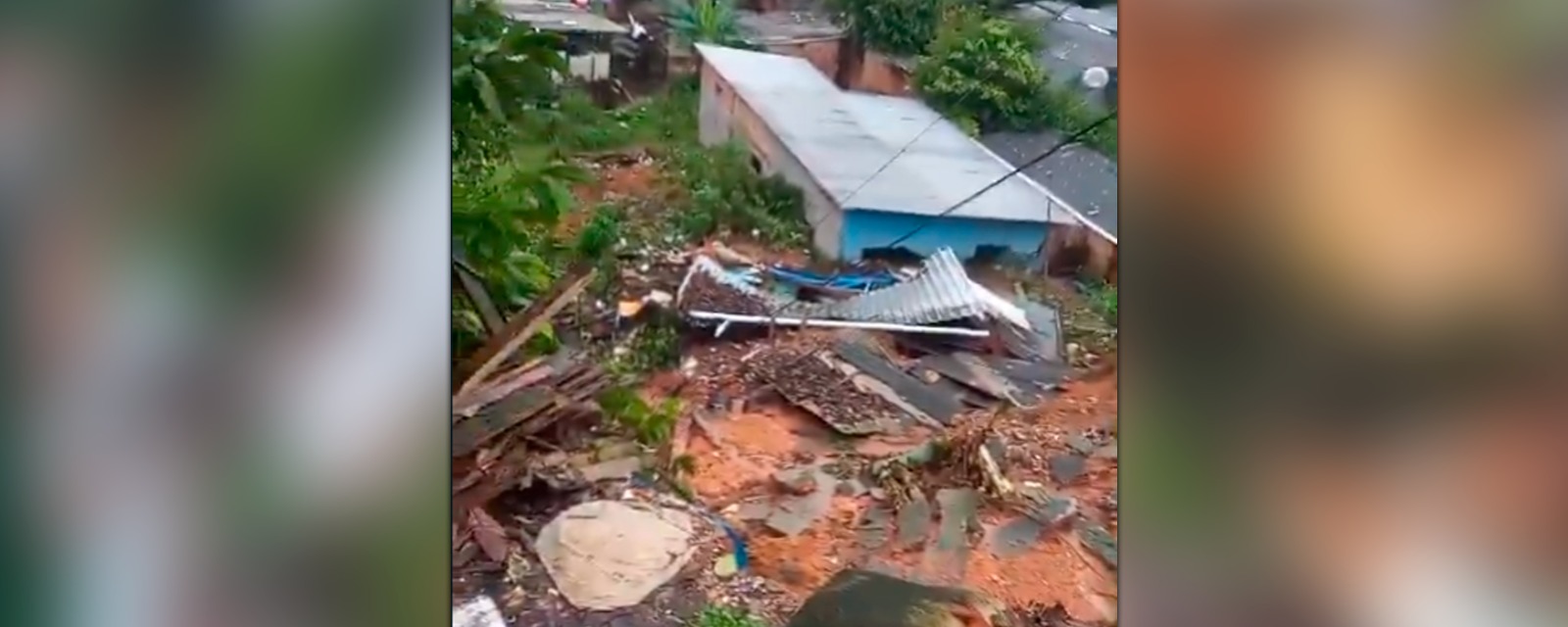 Momento do deslizamento no bairro Petrópolis (Reprodução / Redes Sociais)