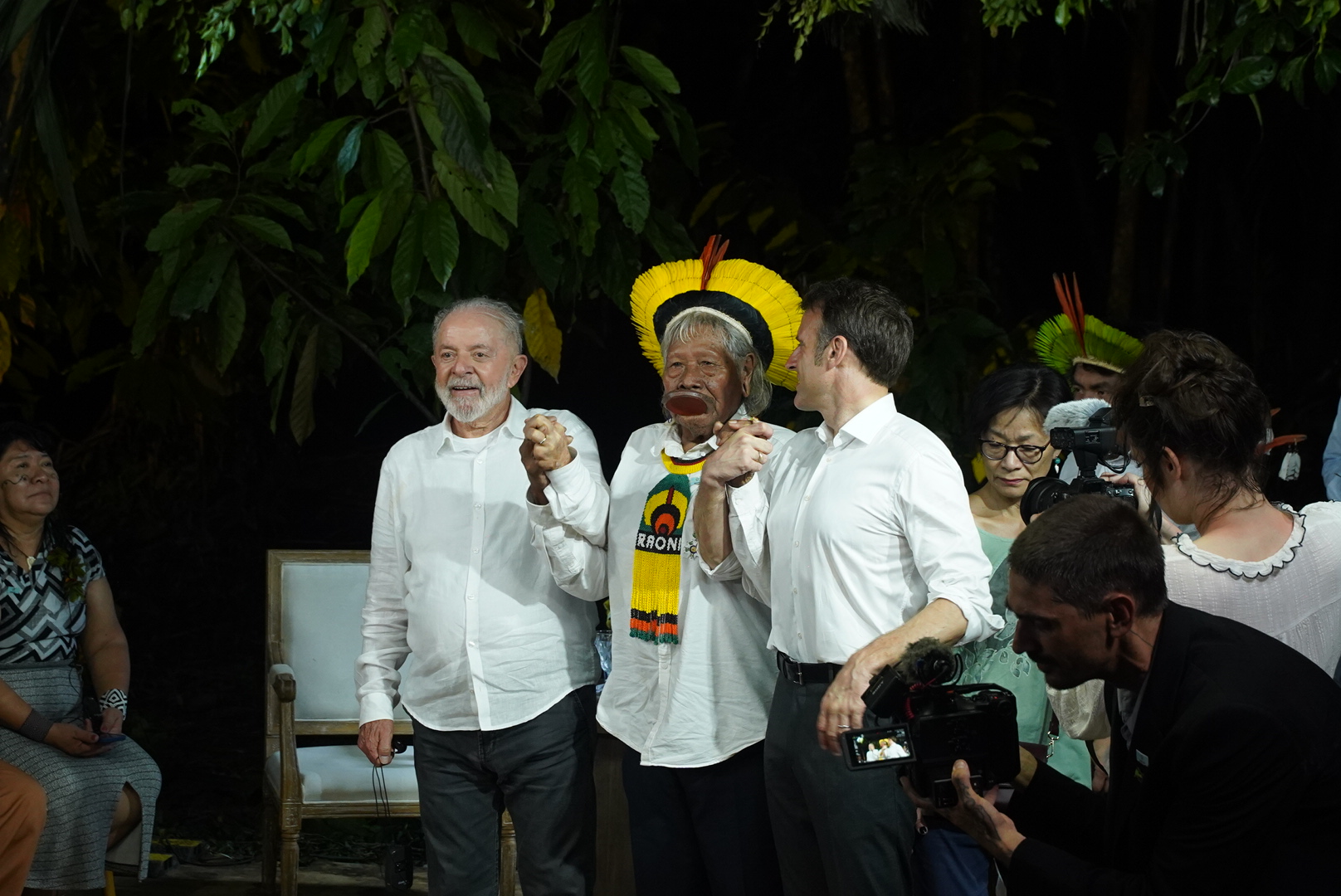 Visita de Macron e Lula a Belém é marcada por pedidos de interrupção da Ferrogrão