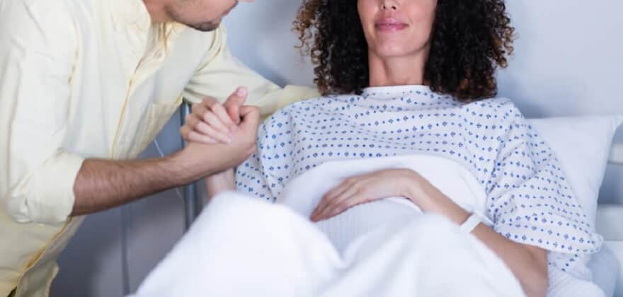 PL assegura direito de acompanhante para mulheres em consultas e exames