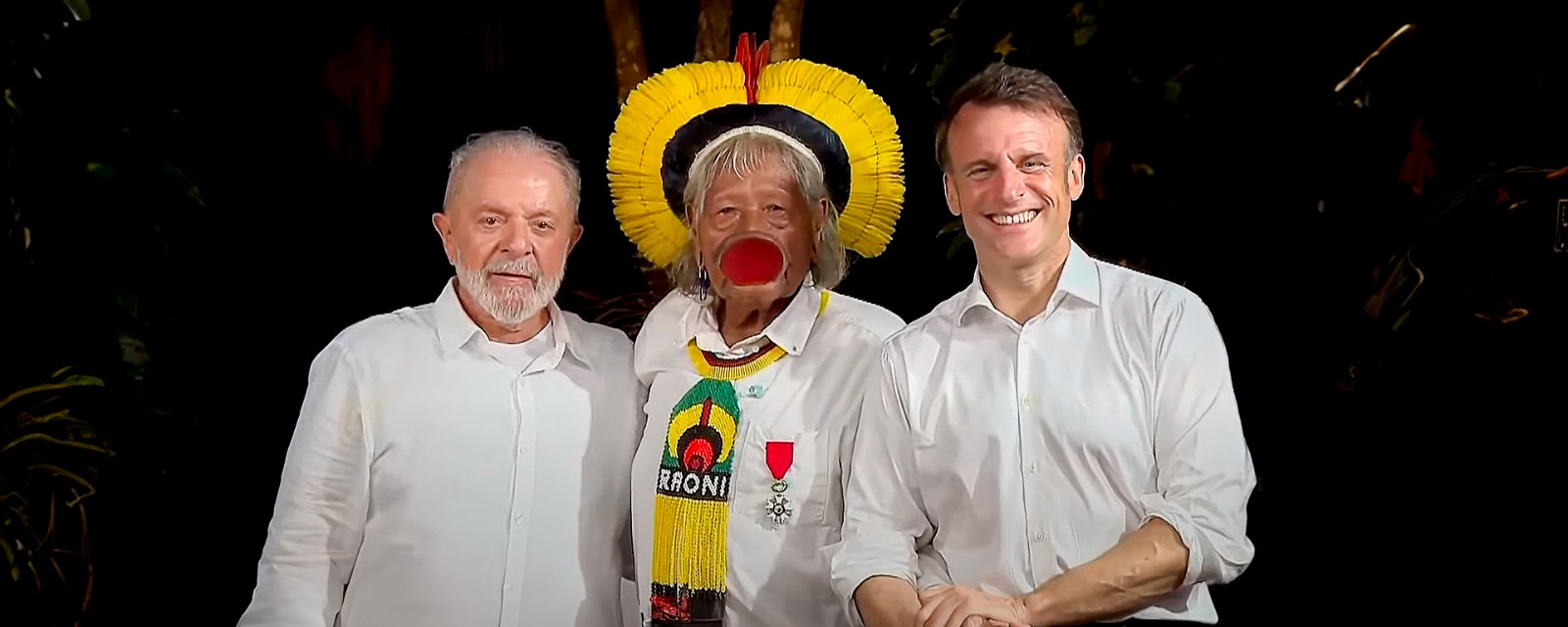 Cacique Raoni recebe de Macron medalha de Legião da Honra