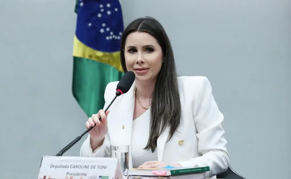 Bolsonarista, presidente da CCJ da Câmara quer acabar com cota feminina na política