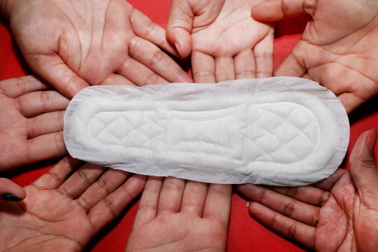 Dignidade menstrual: mais de 70 farmácias fornecem absorventes gratuitamente no Amazonas