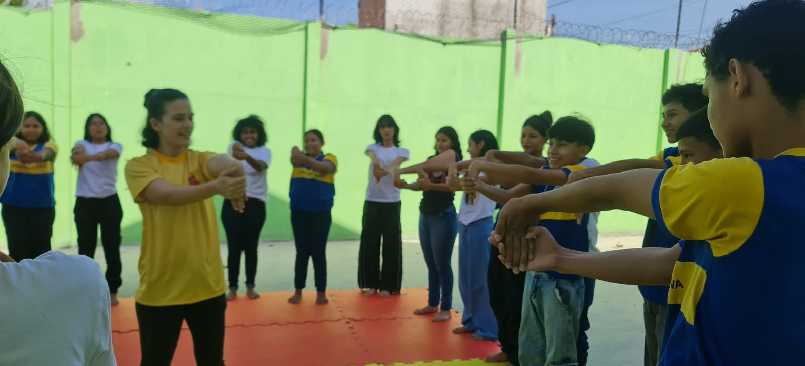 Projeto ‘Academia Cultural’ introduz vivências de dança acrobática em escolas