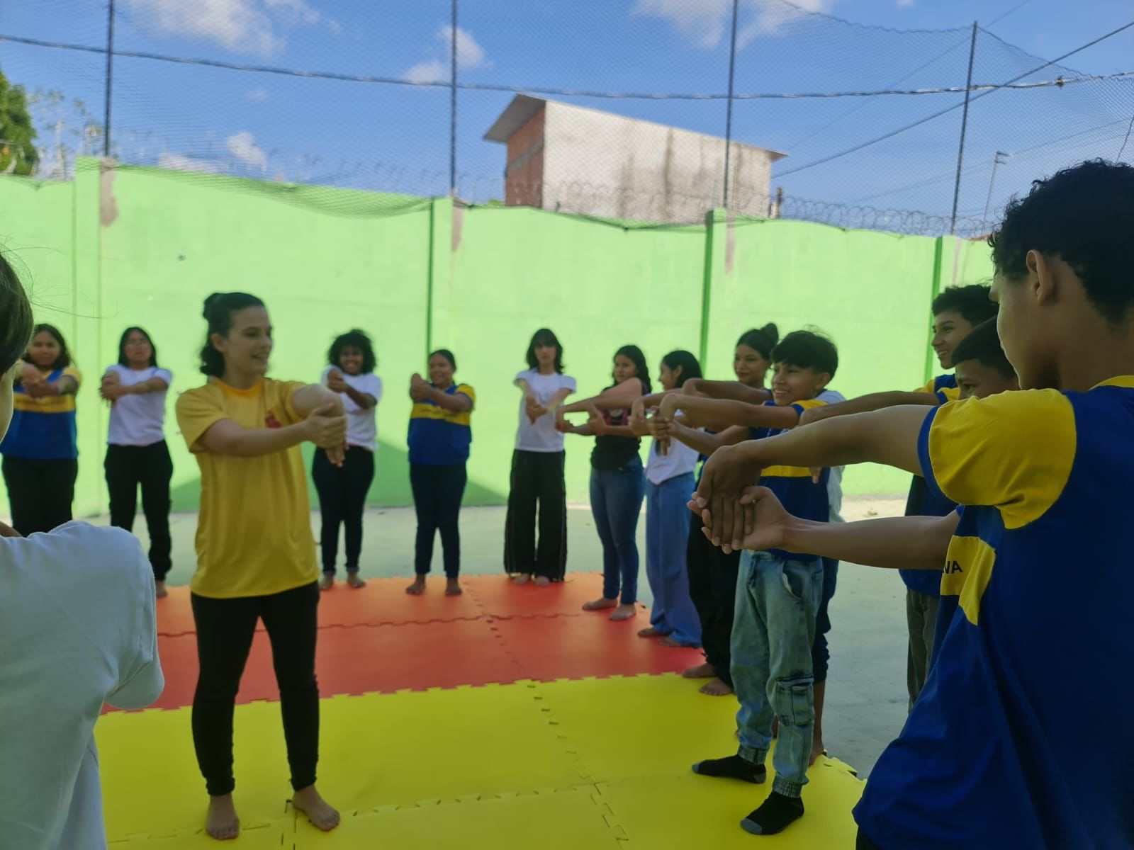 Projeto ‘Academia Cultural’ introduz vivências de dança acrobática em escolas