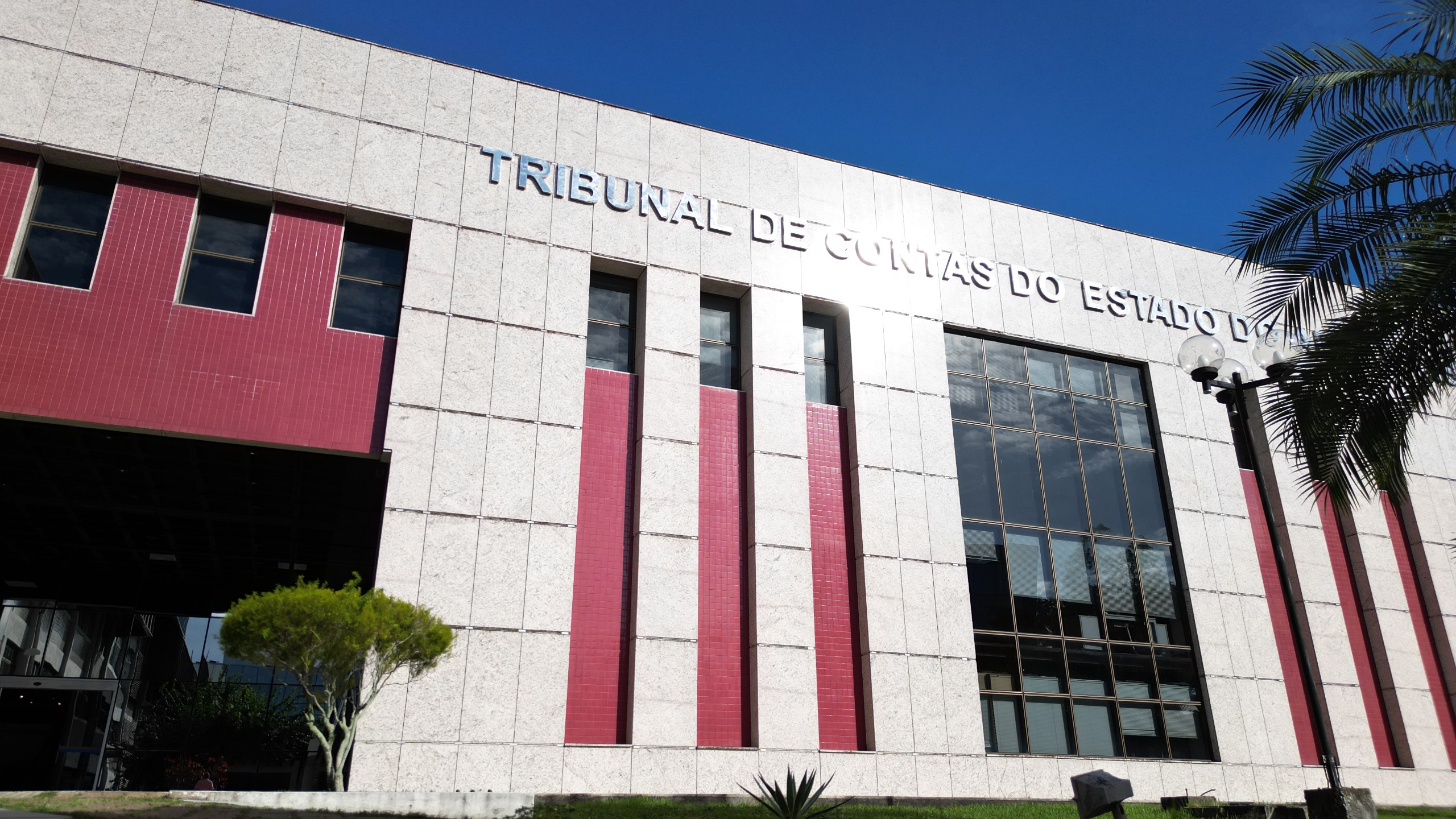 TCE-AM suspende editais de concurso público da Prefeitura de Manacapuru por irregularidades