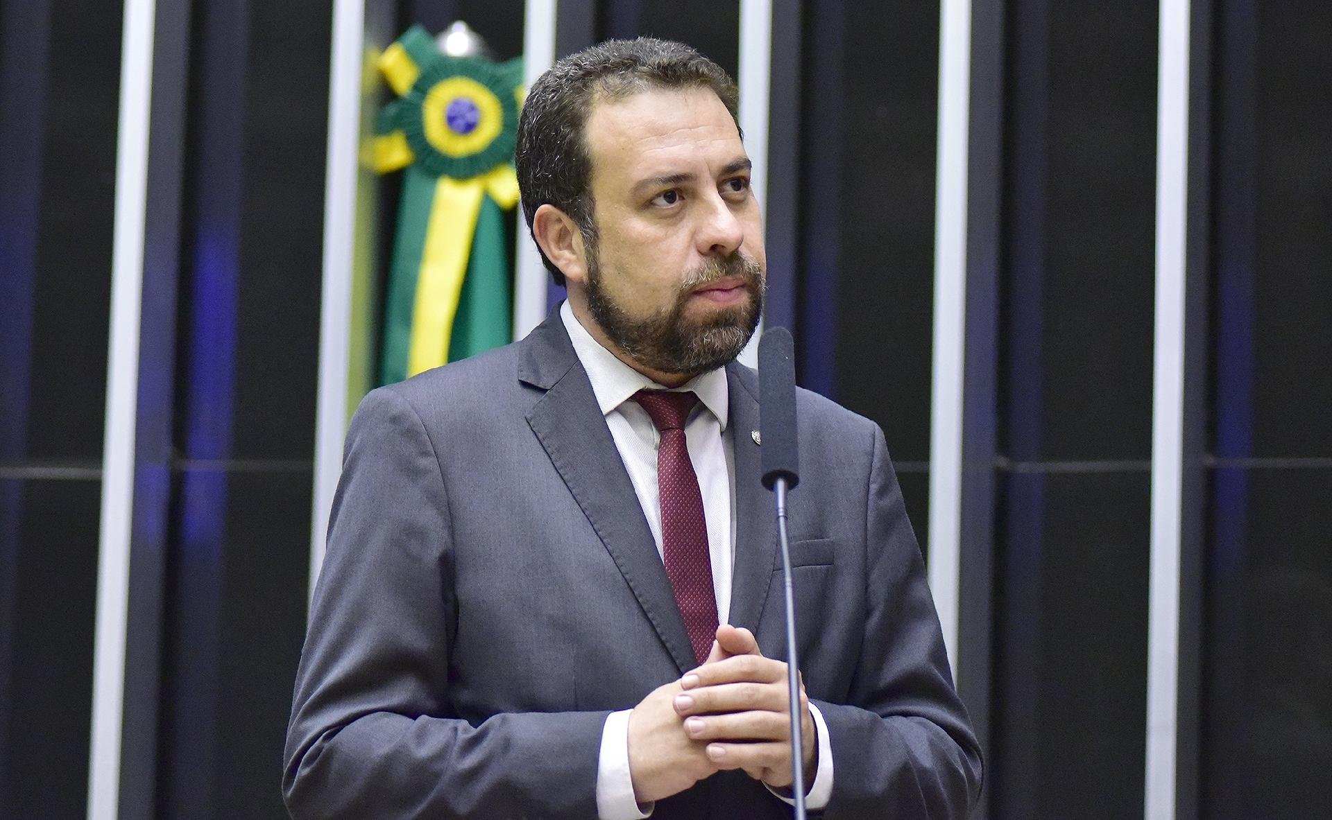 Justiça condena Boulos por pesquisa eleitoral com dados distorcidos