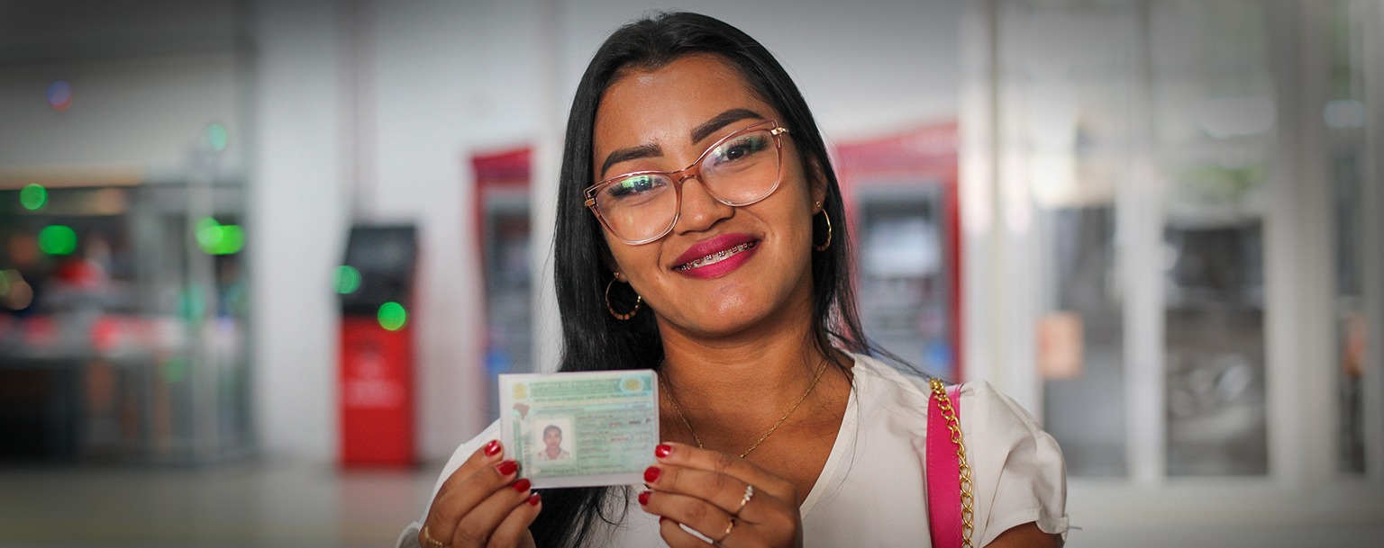 Detran-AM entrega CNHs gratuitas a beneficiários de programa