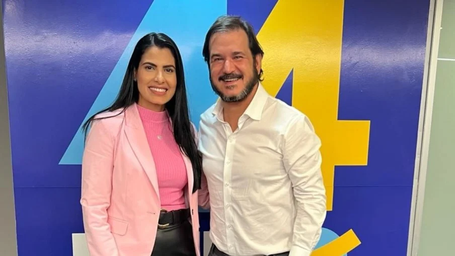 Imagem colorida mostra Catarina Guerra e Antônio Rueda