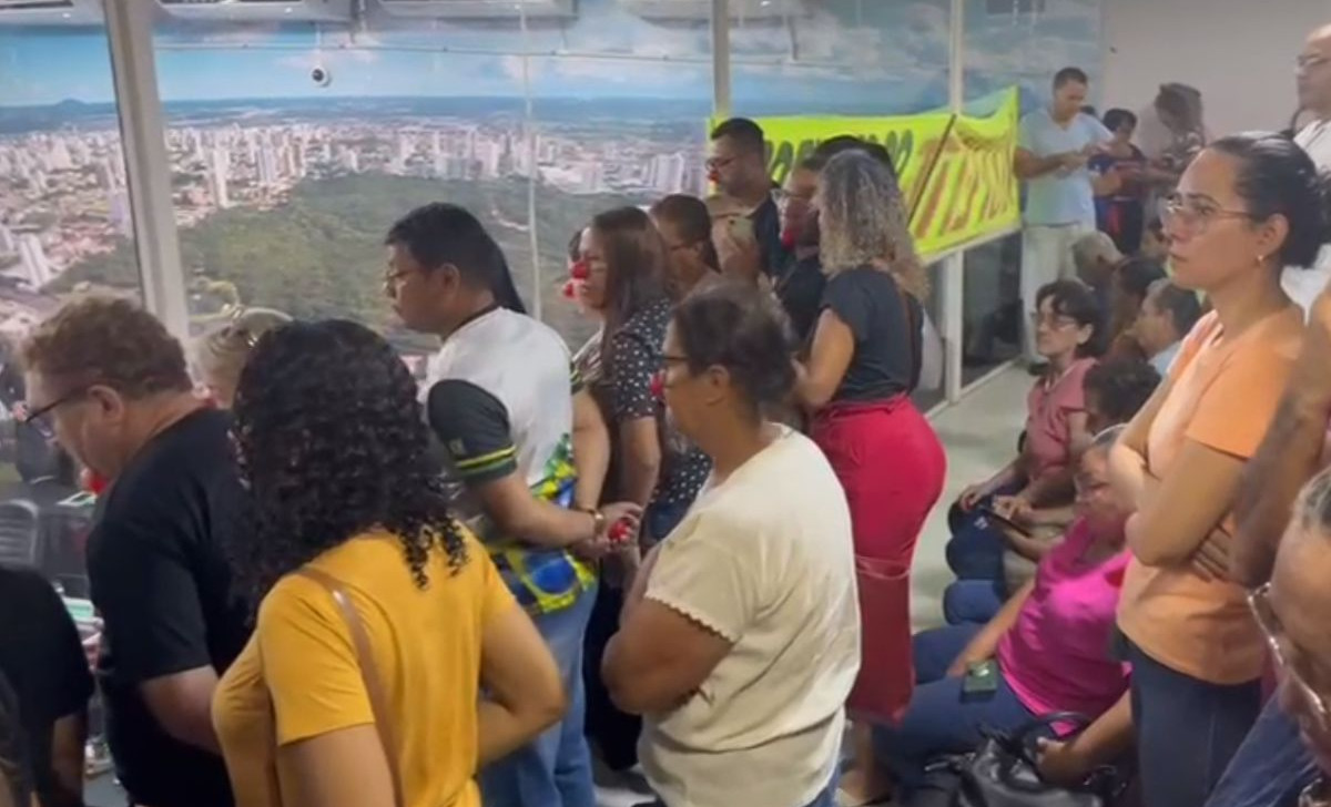 Profissionais da enfermagem de Cuiabá cobram piso salarial na Câmara