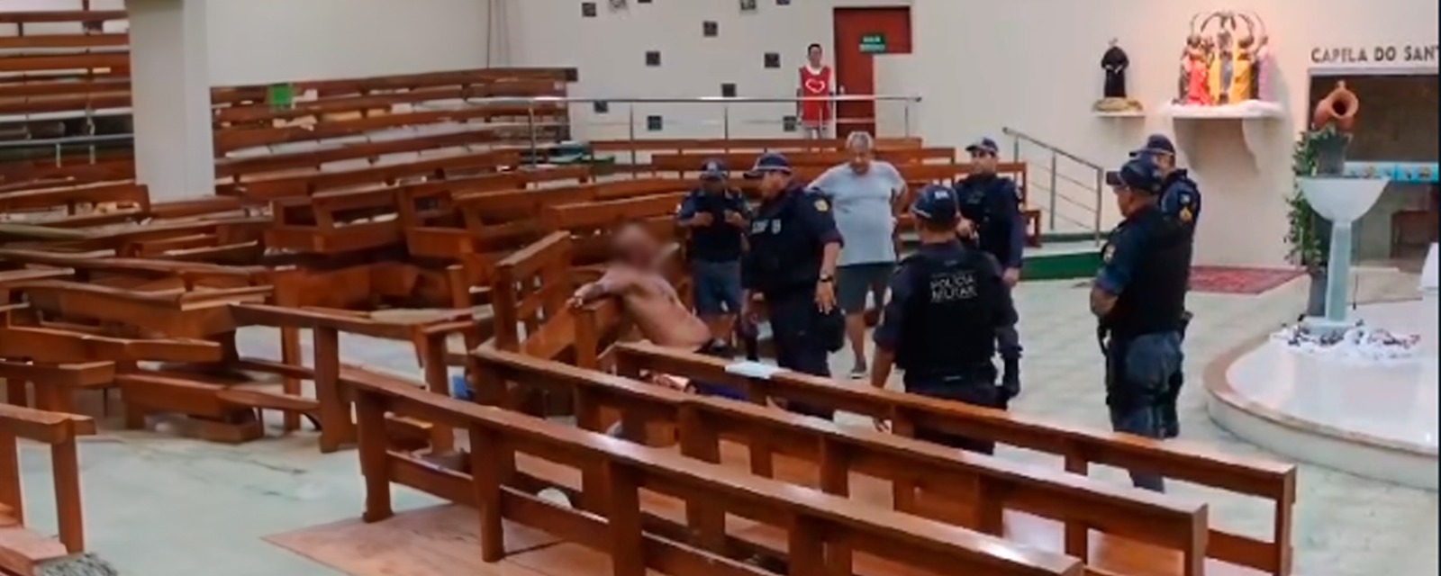 Seminu, homem invade igreja em Manaus e é detido por policiais militares