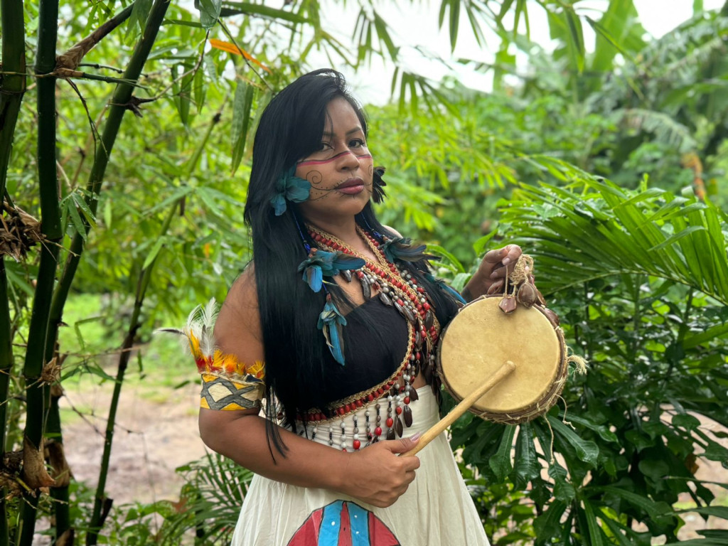 Djuena Tikuna inicia turnê com apresentação no Brazil Conference at Havard & MIT
